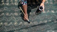 Emak-emak di Tangerang Ini Raup Cuan Sambil Lestarikan Batik