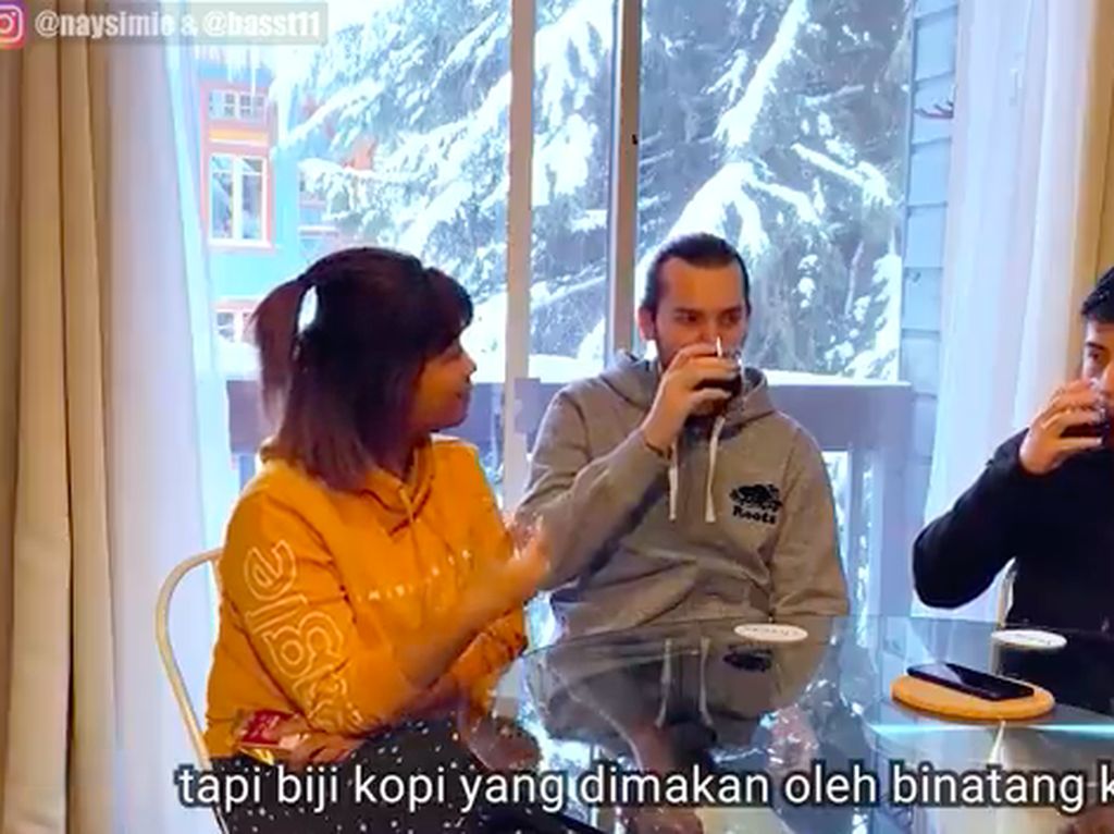 Hari Kopi Internasional, Bule-Bule Ini Tertarik Cicipi Kopi Luwak Hari Kopi Internasional, Bule-Bule Ini Tertarik Cicipi Kopi Luwak