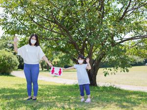 Ingat Pesan Ibu, Jaga Jarak Penting di Masa Pandemi!