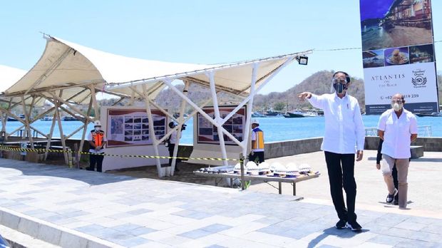 Presiden Jokowi meninjau penataan kawasan dan pembangunan TerminalMultifungsi di Labuan Bajo, Kamis (1/10) / Foto: Muchlis - BiroSetpres
