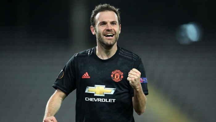 LINZ, AUSTRIA - MARCH 12: (FREE FOR EDITORIAL USE) In this handout image provided by UEFA, Juan Mata of Manchester United celebrates after scoring his teams third goal during the UEFA Europa League round of 16 first leg match between LASK and Manchester United at Linzer Stadion on March 12, 2020 in Linz, Austria. The match is played behind closed doors as a precaution against the spread of COVID-19 (Coronavirus).  (Photo by UEFA - Handout/UEFA via Getty Images )