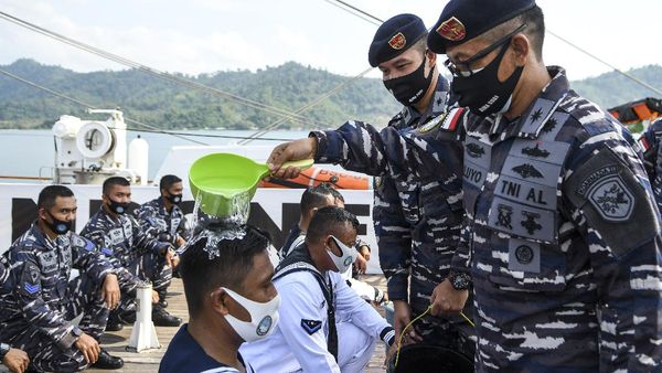 Foto-foto Kenaikan Pangkat Prajurit KRI Bima Suci