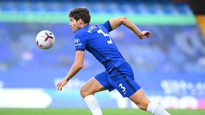 LONDON, ENGLAND - SEPTEMBER 20: Marcos Alonso of Chelsea in action during the Premier League match between Chelsea and Liverpool at Stamford Bridge on September 20, 2020 in London, England. (Photo by Michael Regan/Getty Images)