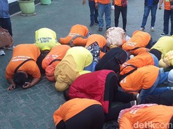 Hakim Bebaskan 4 Pentolan MeMiles, Member Langsung Sujud Syukur