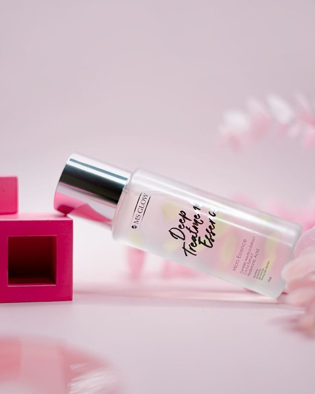 Terdapat kandungan  Centella Asiacia Extract sebanyak 80% di dalam Ms Glow Deep Treatment Essence
