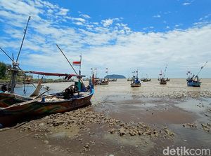 Tentang Air Laut Surut di Pantai Benteng Portugis Jepara yang Viral Tentang Air Laut Surut di Pantai Benteng Portugis Jepara yang Viral