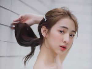 Selebgram Viral Cantik Saat Berbaju Sekolah, Identitas Asli Bikin Terkejut