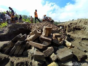 Penampakan Diduga Bebatuan Candi di Lereng Merbabu-Merapi
