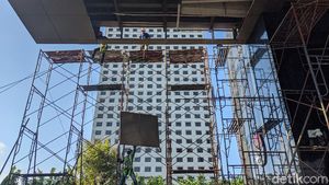 Perbaikan Plafon Lobi KPK yang Jebol Terus Berlanjut