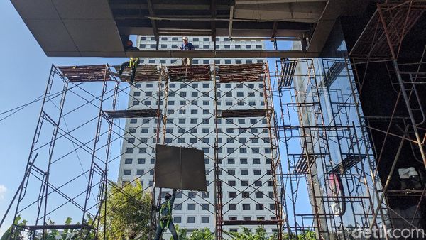 Perbaikan Plafon Lobi KPK yang Jebol Terus Berlanjut