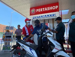 Ada Pertashop, Warga Jatitujuh Kini Bisa Beli BBM Setara Harga di SPBU