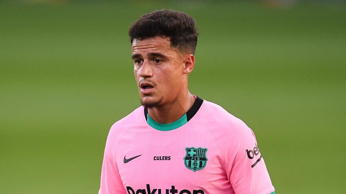 BARCELONA, SPAIN - SEPTEMBER 16: Philippe Coutinho of FC Barcelona looks on during the during the pre-season friendly match between FC Barcelona and Girona at Estadi Johan Cruyff on September 16, 2020 in Barcelona, Spain. (Photo by David Ramos/Getty Images)