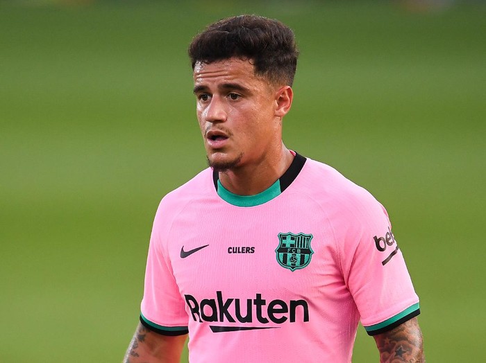BARCELONA, SPAIN - SEPTEMBER 16: Philippe Coutinho of FC Barcelona looks on during the during the pre-season friendly match between FC Barcelona and Girona at Estadi Johan Cruyff on September 16, 2020 in Barcelona, Spain. (Photo by David Ramos/Getty Images)