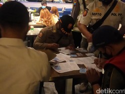 Razia Gioi and Plantery Surabaya, Petugas Diomeli Tamu yang Mabuk