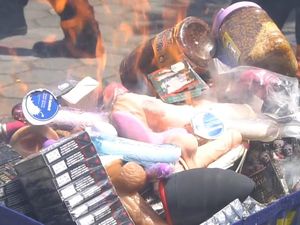 Rokok hingga Sex Toys Dimusnahkan Bea Cukai Solo