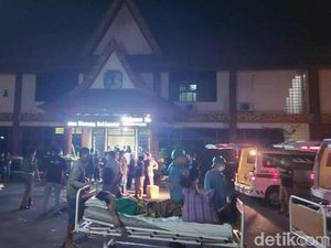 Video Pasien RSUD Sintang Diungsikan karena Terdampak Kebakaran Pasar