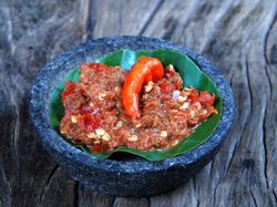 5 Sambal Enak di Warung Makan Kampung, Bajak hingga Cibiuk