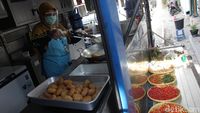 Sibuknya Dapur Umum Tagana Jogja untuk Pasien OTG