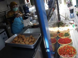 Sibuknya Dapur Umum Tagana Jogja untuk Pasien OTG