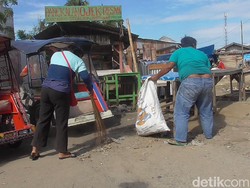 Kedapatan Tak Bermasker, Warga di Polman Sulbar Disanksi Bersihkan Pasar