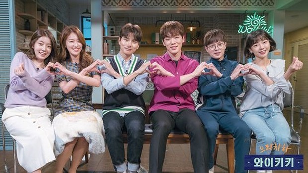 Anak-anak muda tinggal dalam sebuah penginapan dan mereka berusaha keras untuk mempertahankannya.