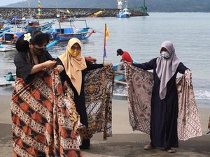 Hari Batik Nasional, Anne Avantie Ajari Istri Nelayan Pakai Batik