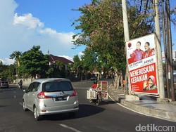 Satpol PP Dikritik Tebang Pilih Tertibkan APK Cawali Surabaya