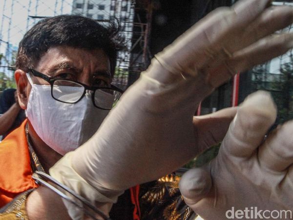 Korupsi Rp 60 M Berani Banget, Kok Difoto Aja Malu