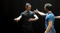 Edinson Cavani diketahui menghabiskan waktu berlatih balet di National Ballet School di kampung halamannya, Uruguay. (Foto: Twitter)