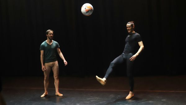 Edinson Cavani Tak Cuma Jago Main Bola, Balet pun Bisa