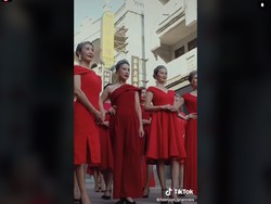 Viral Nenek-nenek Bergaya Stylish di Jalan, Ternyata Barisan Mantan Model