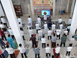 Gubernur dan Majelis Guru Riau Salat Hajat Harap Wabah COVID-19 Berakhir