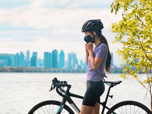 Beda dari Anjuran WHO, Riset Ini Sebut Pakai Masker Aman untuk Olahraga