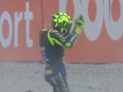 Lagi-lagi Valentino Rossi Gagal Finis Lagi