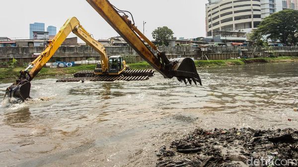 Jelang Musim Hujan 13,9 Km BKB Dikeruk