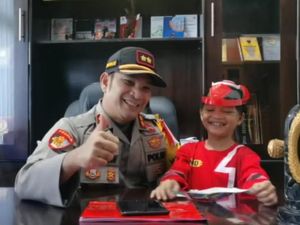 Bocah Korban Penyiksaan Ayah Dijadikan Anak Angkat Kapolres Pelalawan
