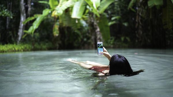 Istimewa Banget! Kolam Air Hangat di Tengah Hutan