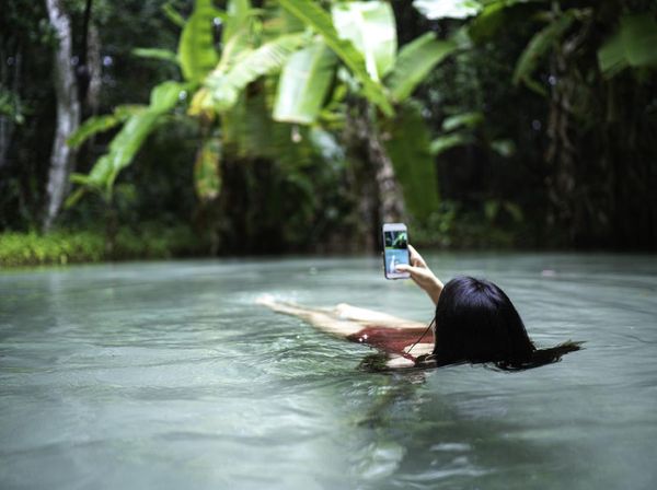 Istimewa Banget! Kolam Air Hangat di Tengah Hutan