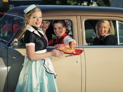 5 Tips Nyaman Makan di Mobil yang Lagi Ngetren