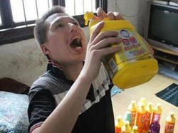 Ngeri! 5 Orang Ini Nekat Makan Sabun Mandi dan Minum Sampo