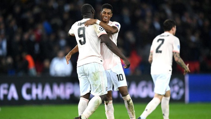 PARIS, FRANCE - MARCH 06:  Romelu Lukaku and Marcus Rashford of Manchester United celebrate during the UEFA Champions League Round of 16 Second Leg match between Paris Saint-Germain and Manchester United at Parc des Princes on March 06, 2019 in Paris, . (Photo by Shaun Botterill/Getty Images)