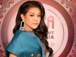 Meli Nuryani Tinggal di Rumah Panggung Reyot Tanpa Toilet