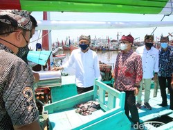 Menteri Teten Dorong Kesejahteraan Nelayan Banyuwangi dengan Koperasi