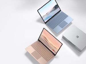 Microsoft Rilis Laptop Murah Pesaing Chromebook