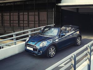 MINI Cabrio Sidewalk Edition Tampil Kece MINI Cabrio Sidewalk Edition Tampil Kece