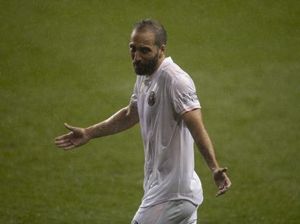 Ribut di Laga Debut Bersama Klub Baru, Higuain Bilang Begini