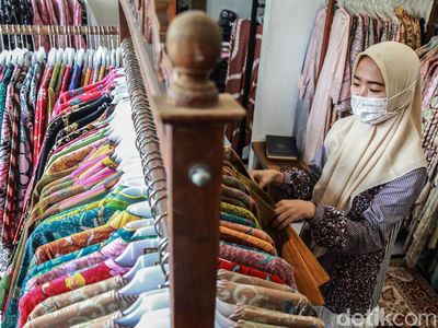 Pandemi Corona Bikin Penjualan Baju Batik Melorot