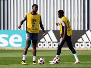 Paul Pogba Rayu Ousmane Dembele ke MU, Bakal Sukses Enggak Ya?