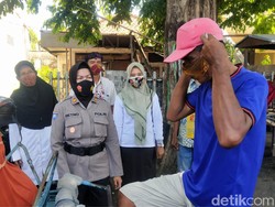 Ratusan Masker Batik Dibagikan di Kota Probolinggo ke Pengguna Jenis Scuba