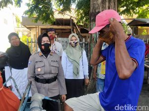 Ratusan Masker Batik Dibagikan di Kota Probolinggo ke Pengguna Jenis Scuba Ratusan Masker Batik Dibagikan di Kota Probolinggo ke Pengguna Jenis Scuba